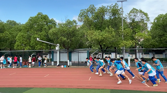 科技智慧操场助力长沙市实验中学，16小时完成全校学生期末体测。